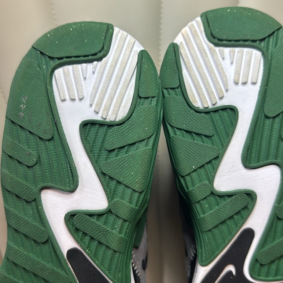 Nike Air Max Excee - Men's Size 10 (Black, Grey, Green & White) - Picture 10 of 16